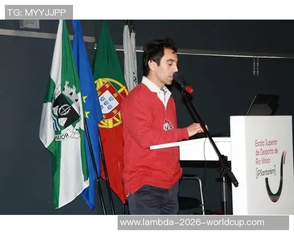 足球A级教练的培养之路与职业发展前景分析探讨